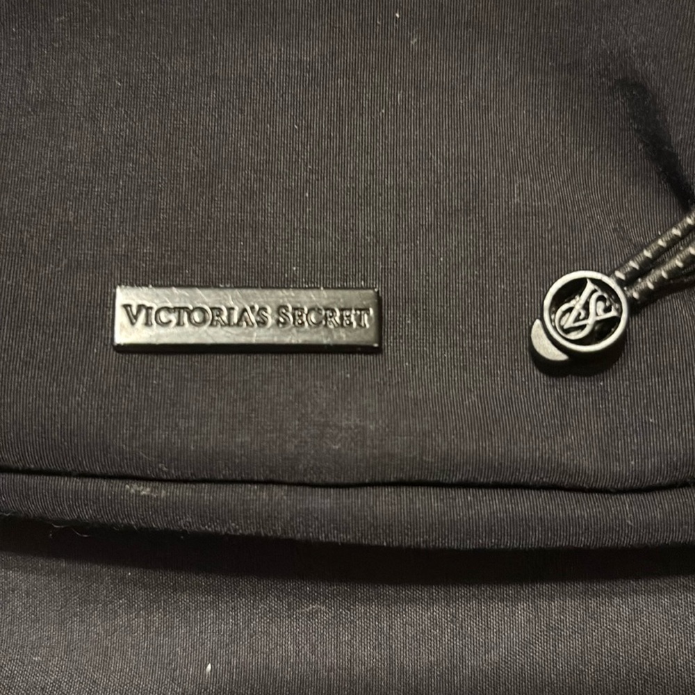 Victoria’s Secret Fanny Pack - Picture 2 of 2
